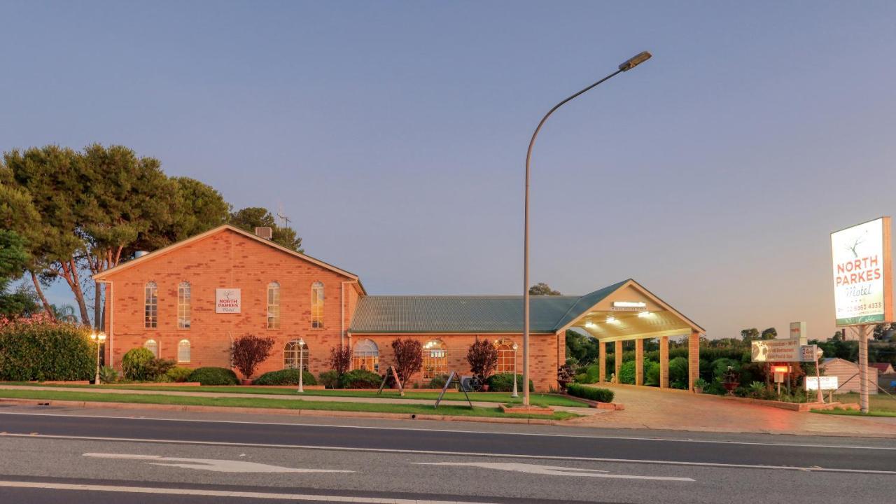 North Parkes Motel Extérieur photo