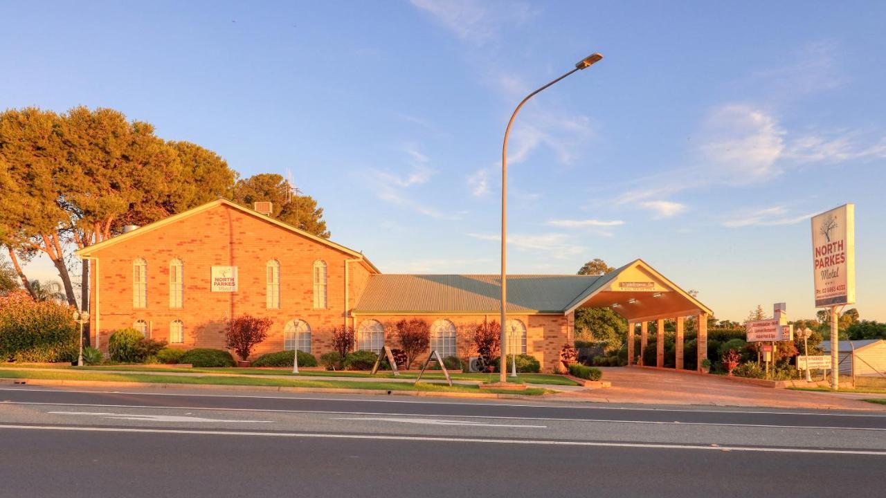 North Parkes Motel Extérieur photo