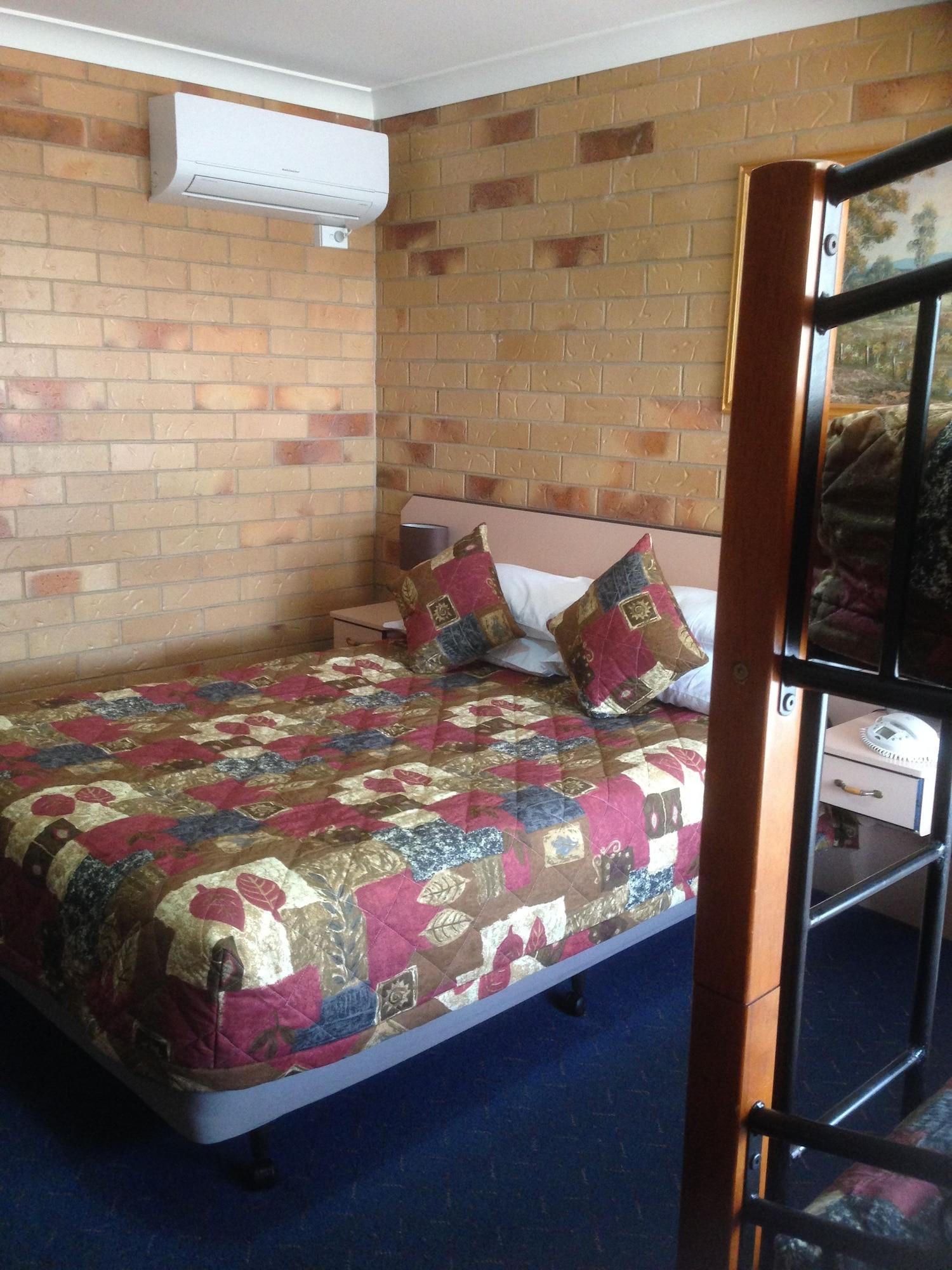 North Parkes Motel Extérieur photo