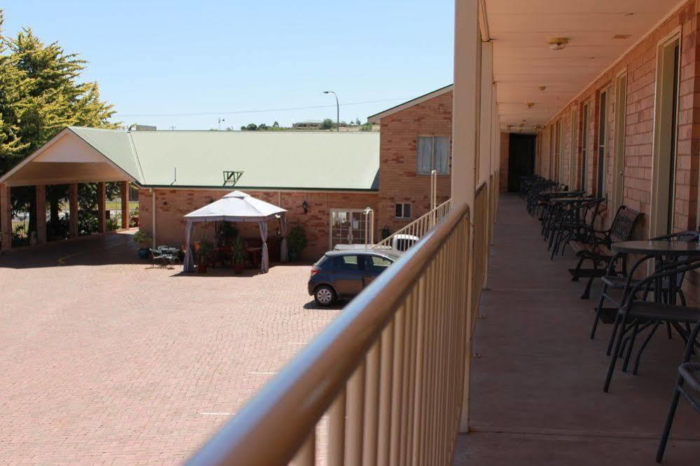North Parkes Motel Extérieur photo
